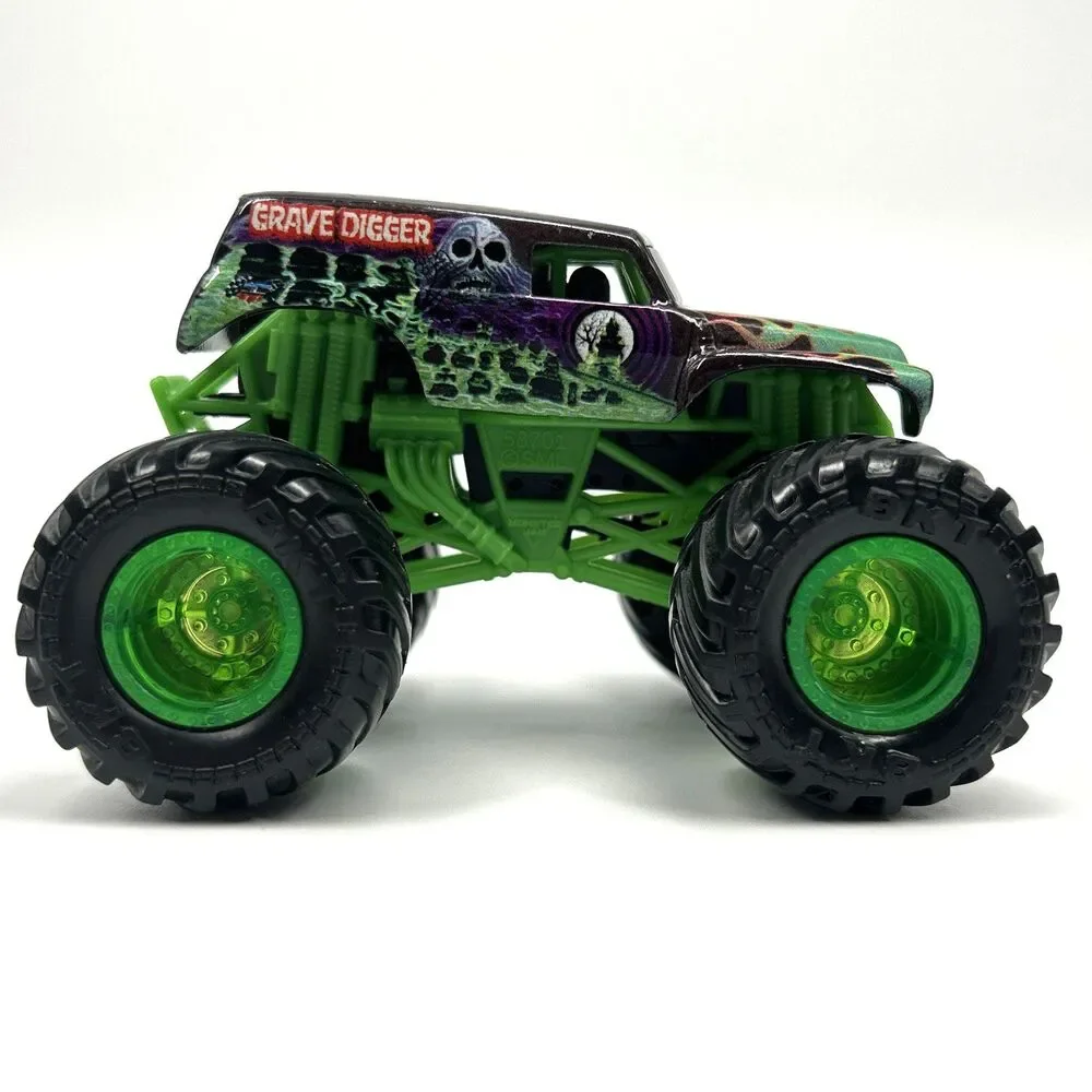 Monster Jam Grave Digger 1:64 Monster Truck Green Rims BKT Tires Bad to the bone